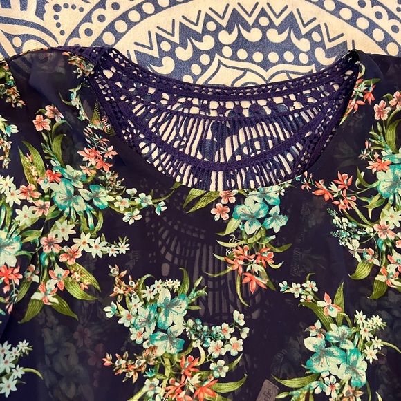 CHARMING CHARLIE SIZE L LARGE NAVY FLORAL SHEER CROCHET ADORABLE SHIRT TOP 203 - Picture 3 of 12